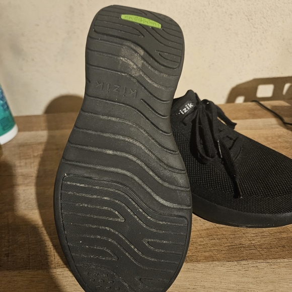 Kizik tennis shoes - Picture 3 of 3